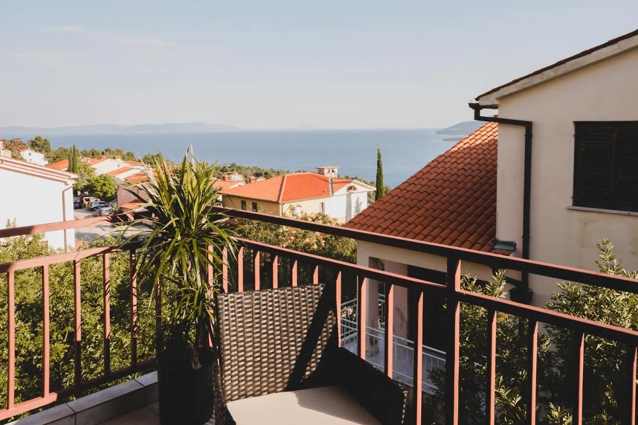 Apartment Nia Rabac 0*,